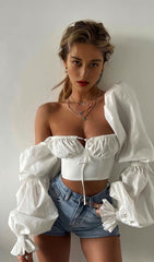 Short T-shirt with wooden ears.