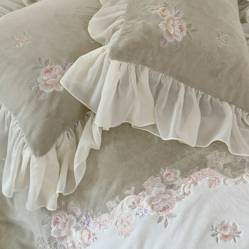 Princess-style Milk Velvet Duvet Cover Set with Lace Trim
