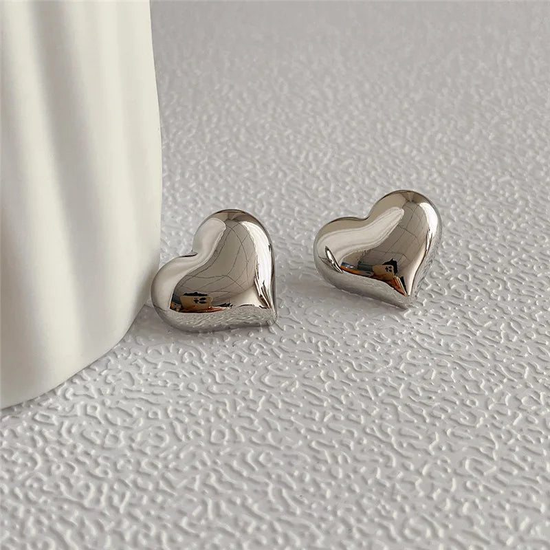 Gold Color Surface Love Heart Shaped Minimalist Fashion Bridal Jewelry Earring