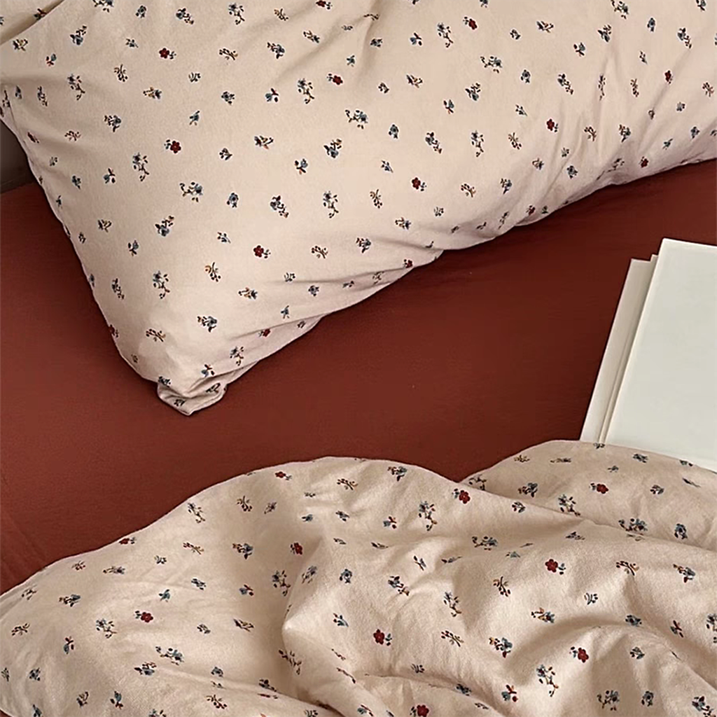 Vintage Ditsy Floral Bedding Set