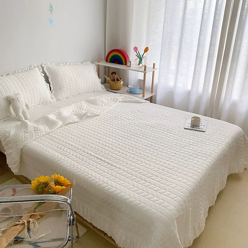 Cozy Ruffles Bedding Set