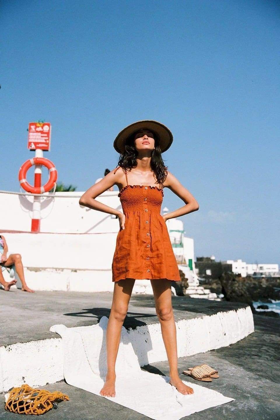 Front-breasted White Elastic Waist Sling Strap Dress