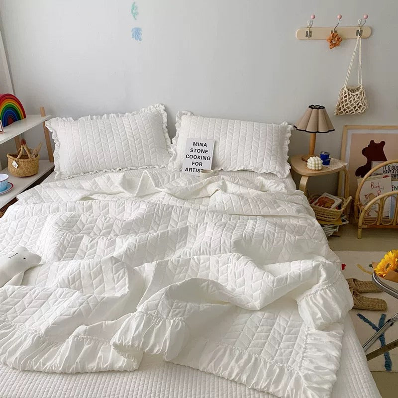 Cozy Ruffles Bedding Set
