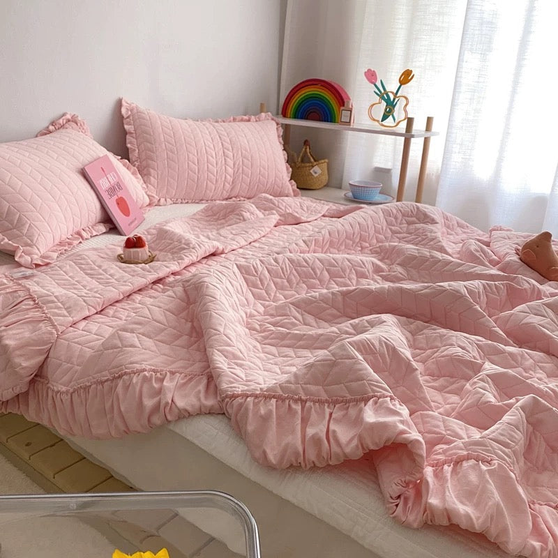 Cozy Ruffles Bedding Set