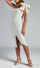 ONE SHOULDER BODYCON MIDI DRESS IN WHITE