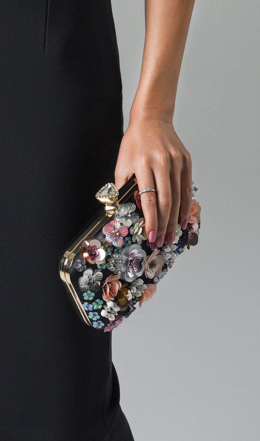 FLORAL ENBROIDERY CLUTCH - BLACK