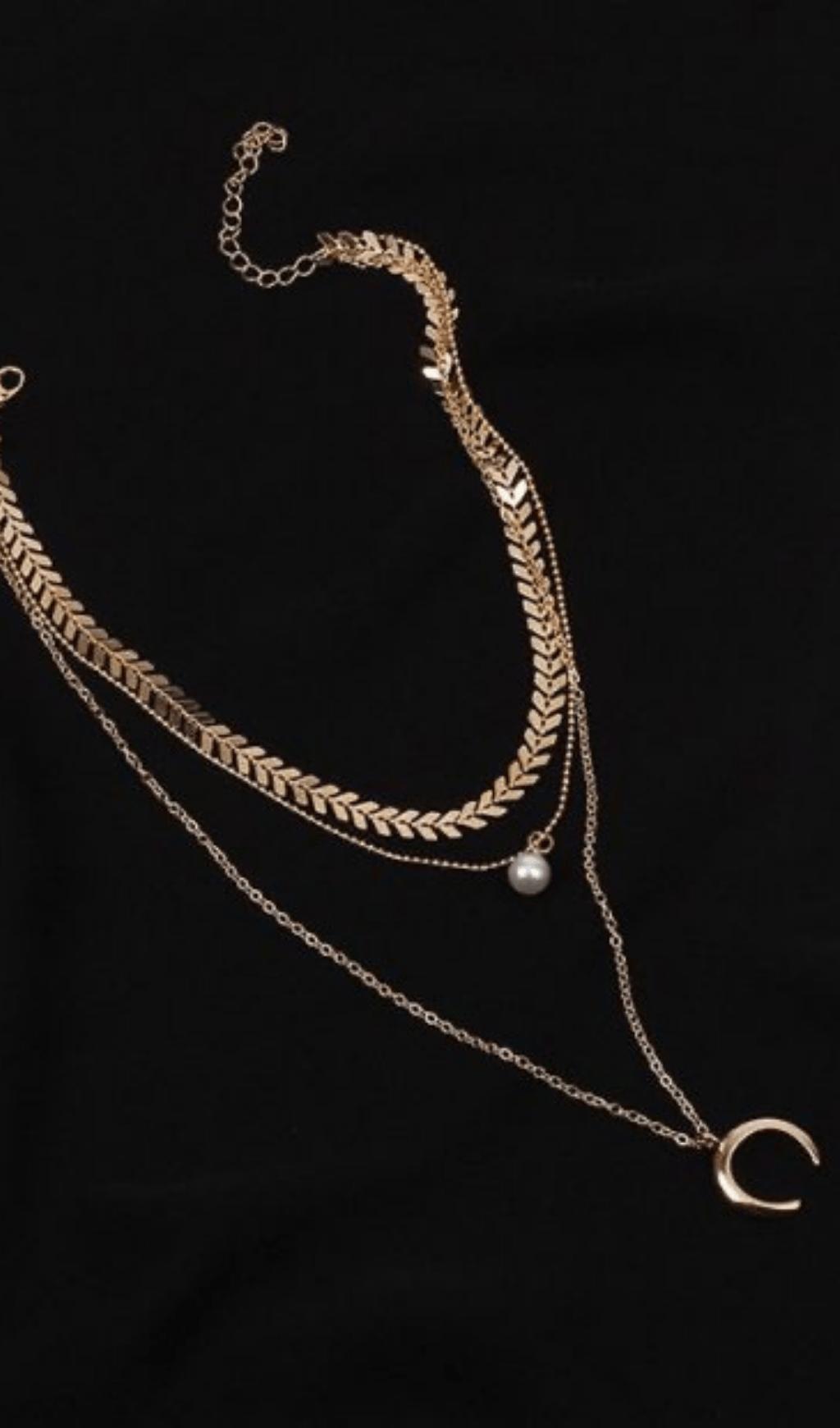 MULTI-LAYERED CRESCENT PENDANT NECKLACE