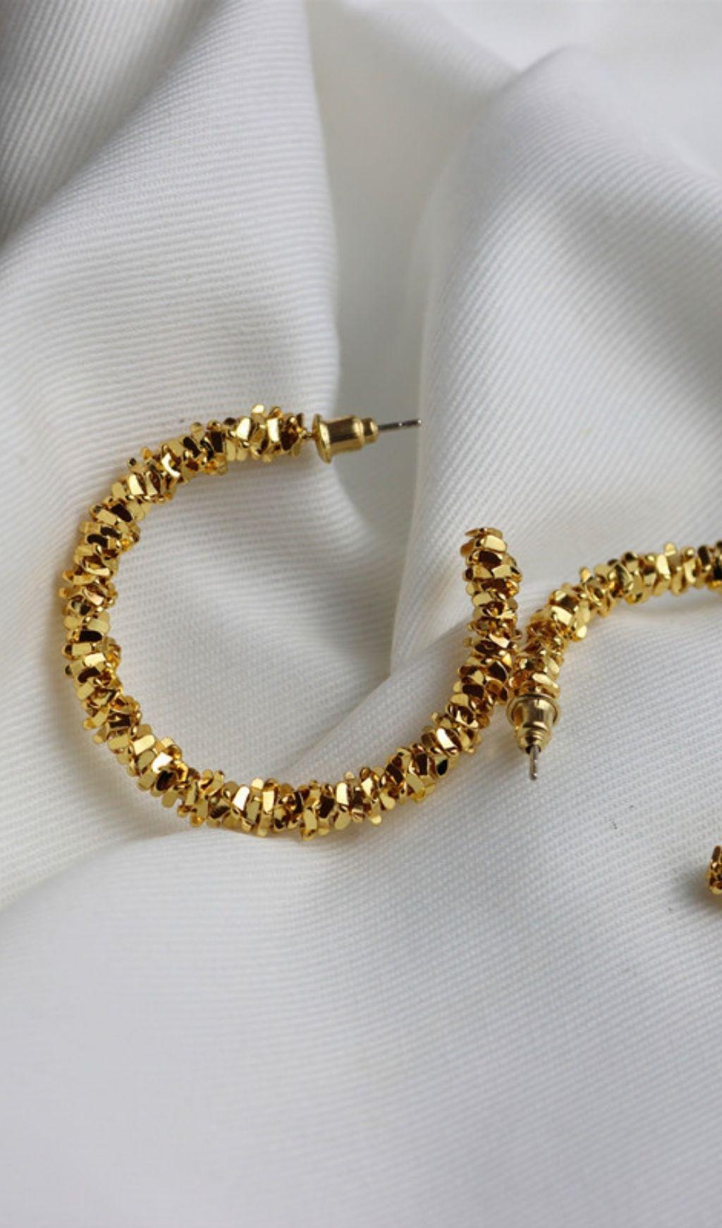 18K GOLD MENTAL FACET HOOP EARRINGS