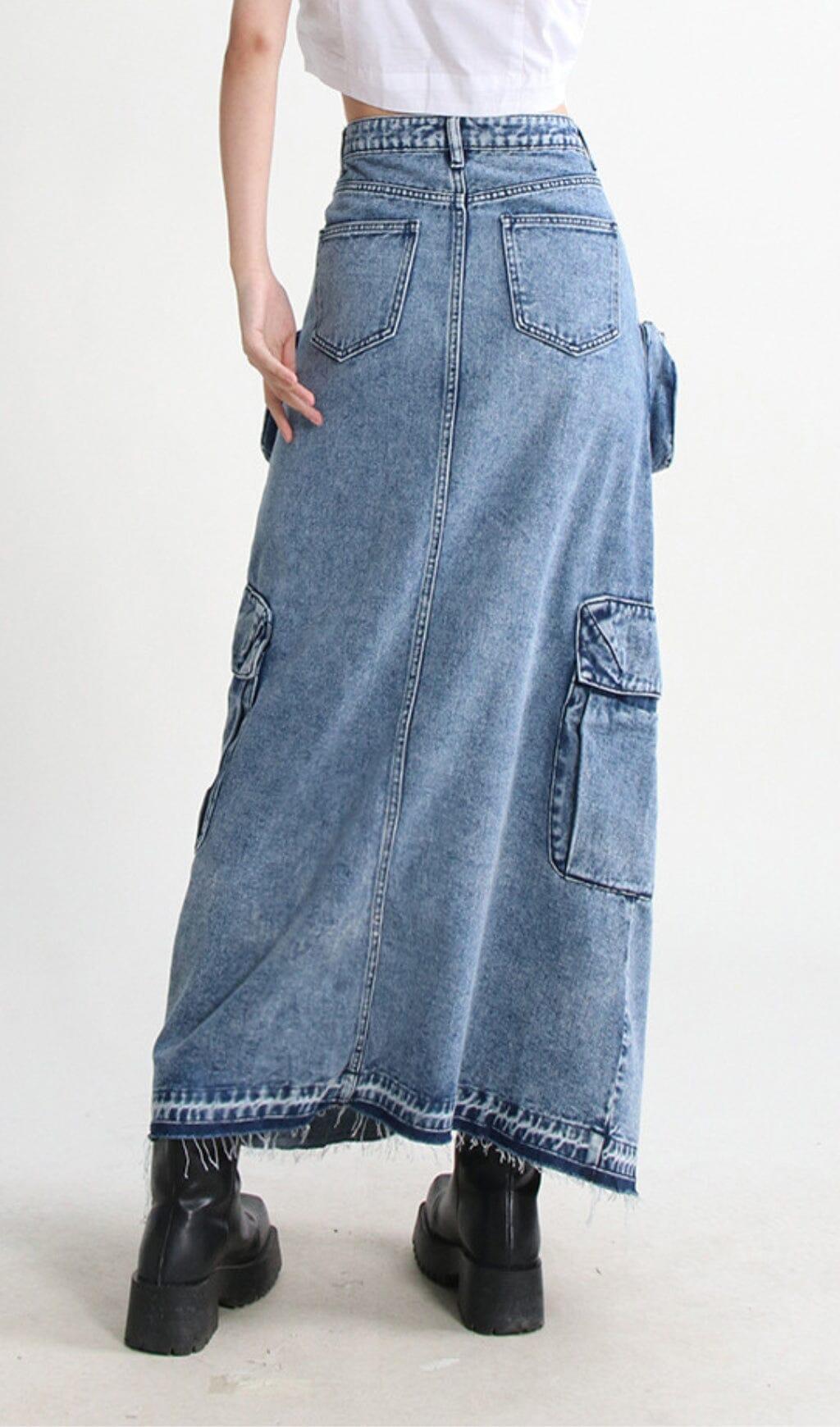 POCKET SPLIT DENIM SKIRT IN BLUE