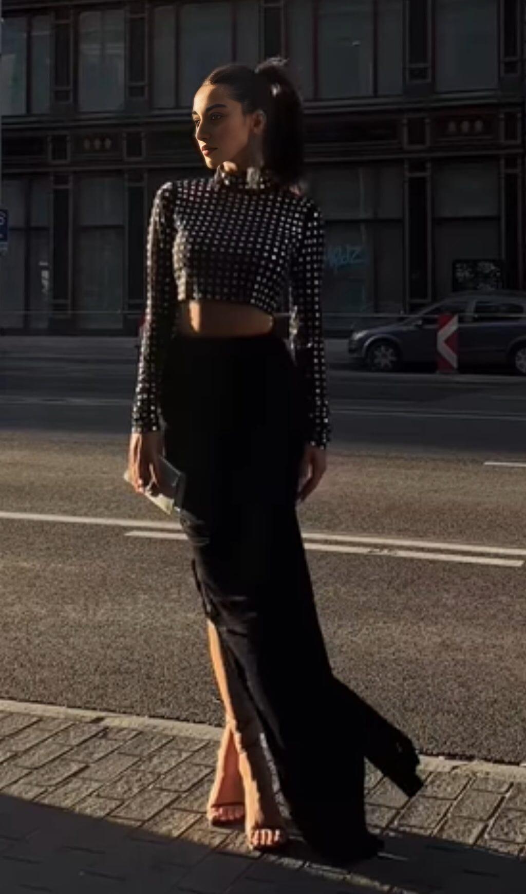 CRYSTAL CROP TOP IN BLACK