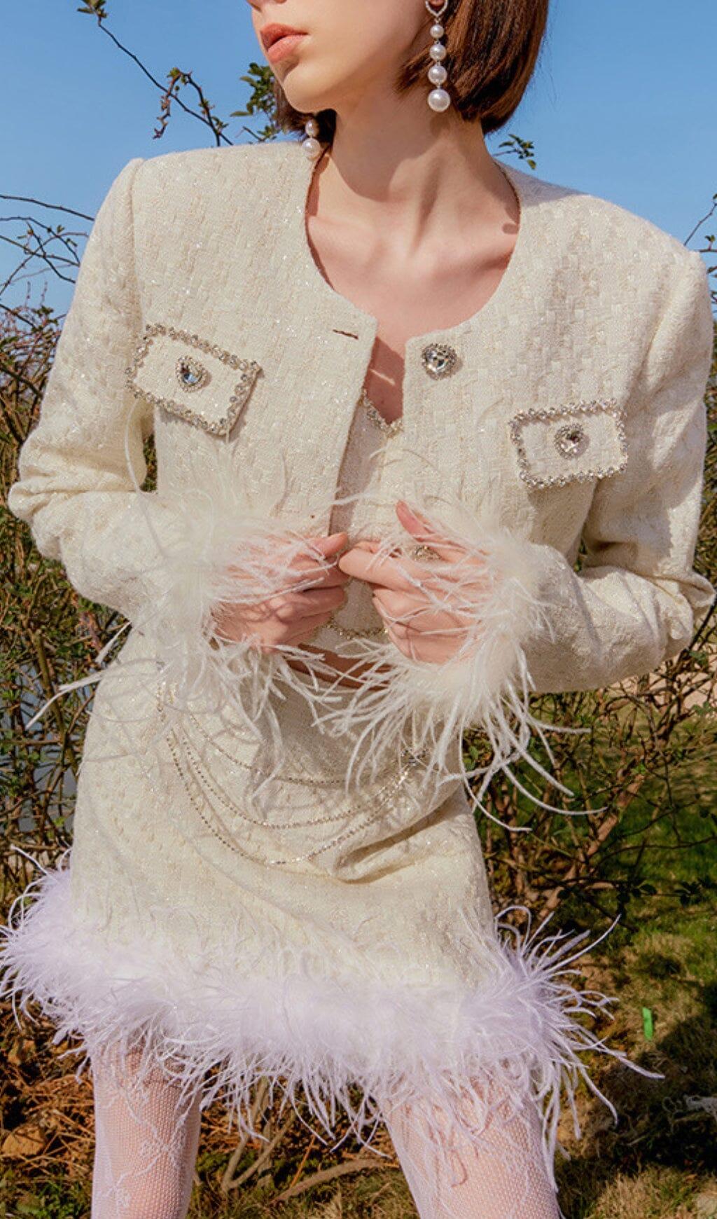 CHANEL'S STYLE WITH FEATHER SHORT SKIRT SUIT IN WHITE