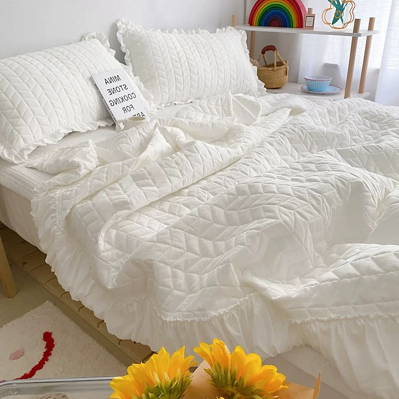 Cozy Ruffles Bedding Set