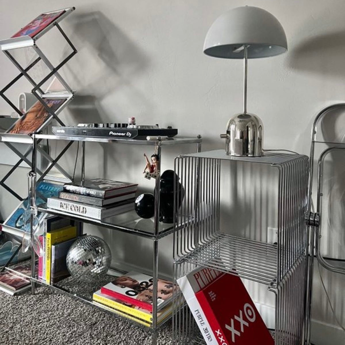 Modern Minimalist Metal Floating Shelf