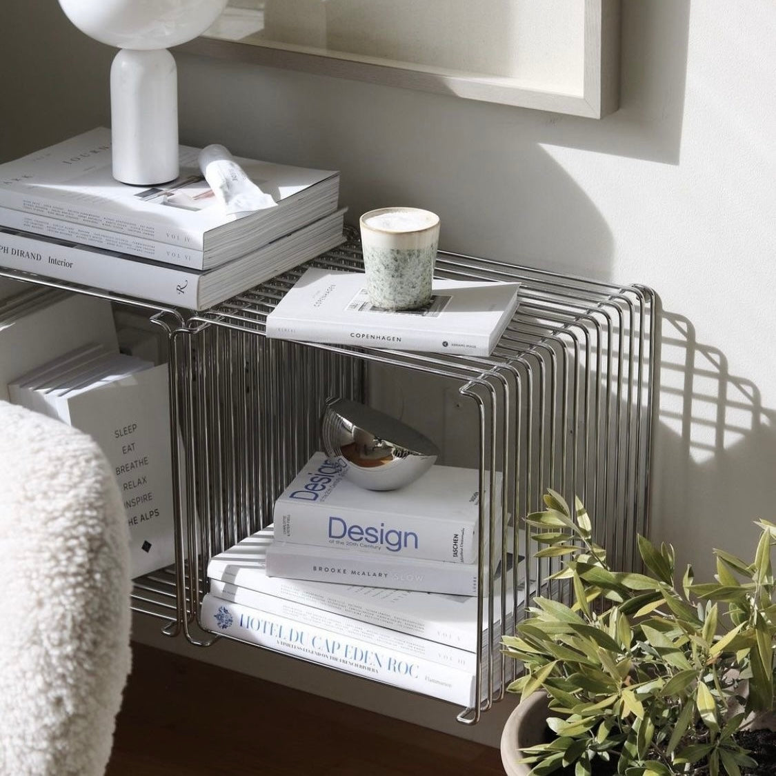 Modern Minimalist Metal Floating Shelf