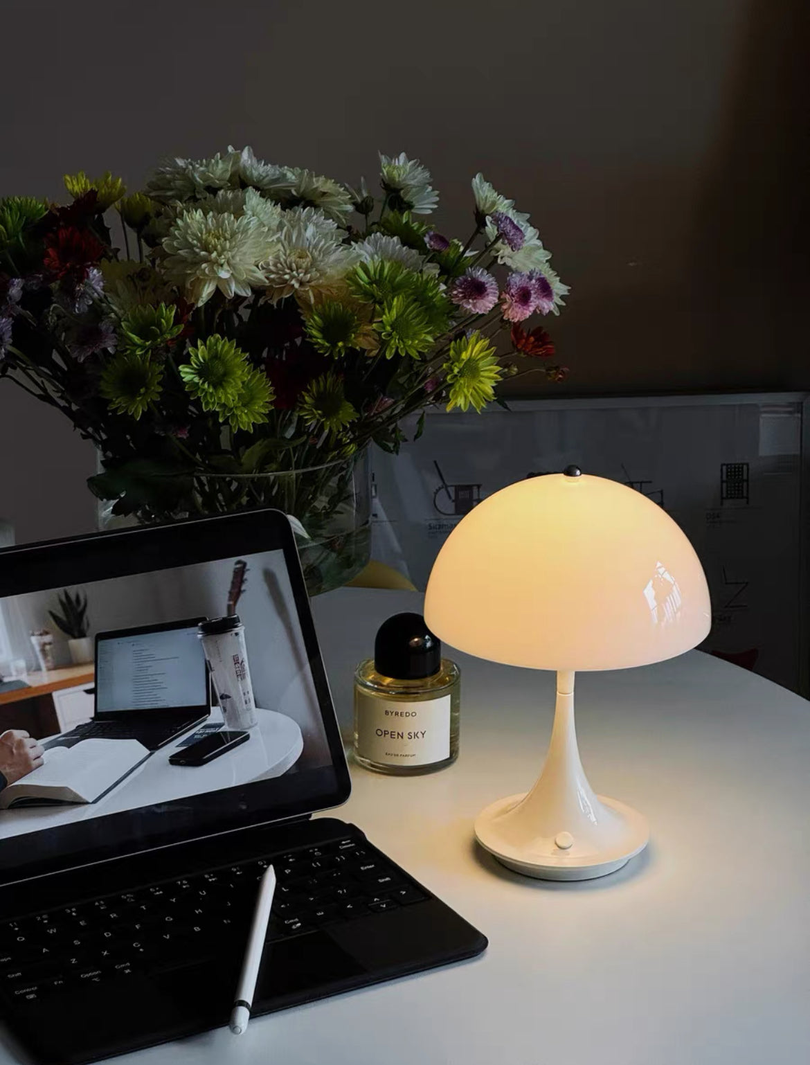 White Mushroom Desk Lamp