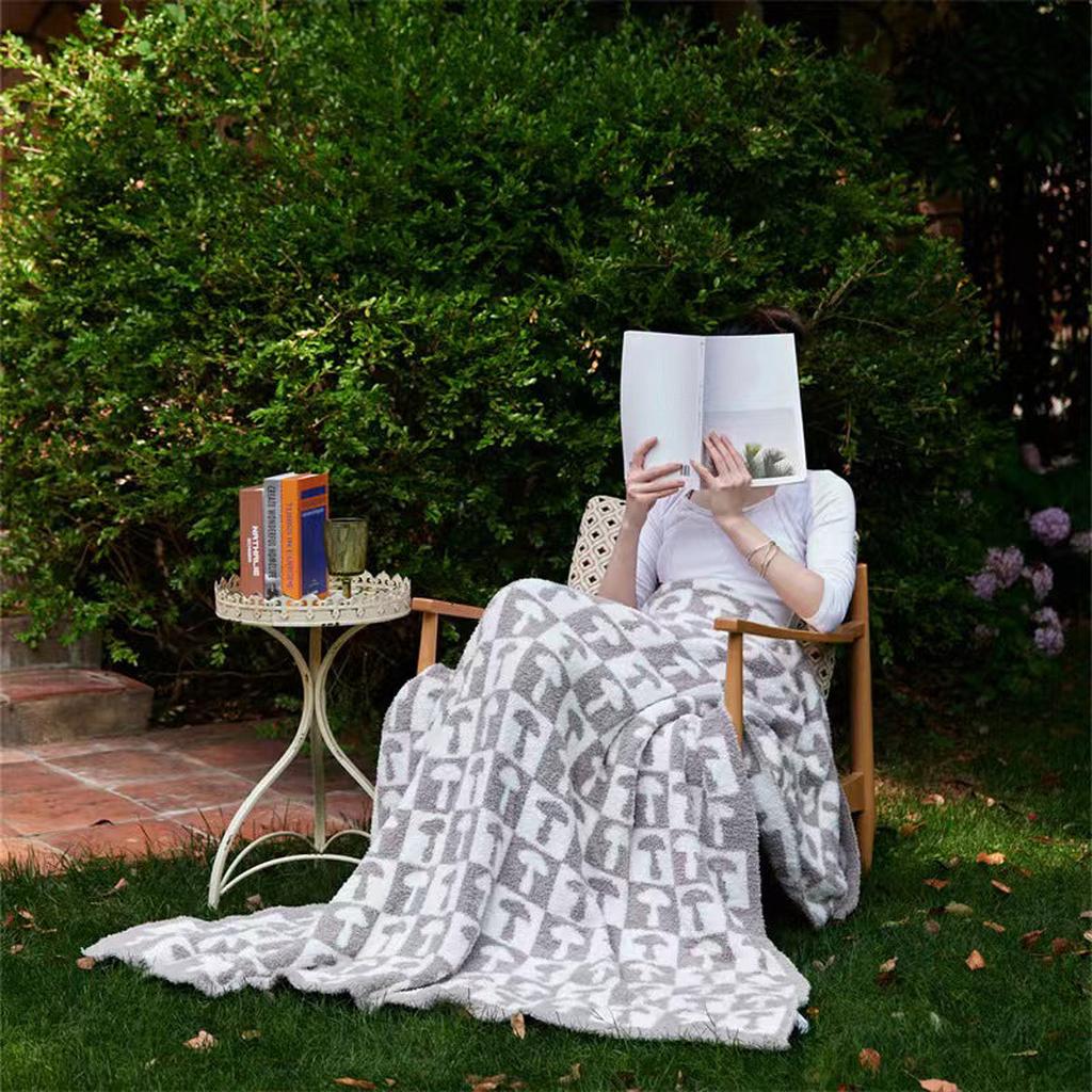 Mushroom Throw Blanket (Dull Red)