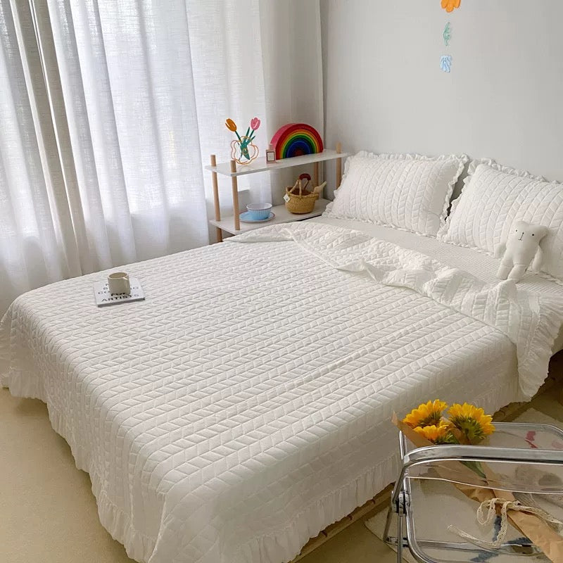 Cozy Ruffles Bedding Set