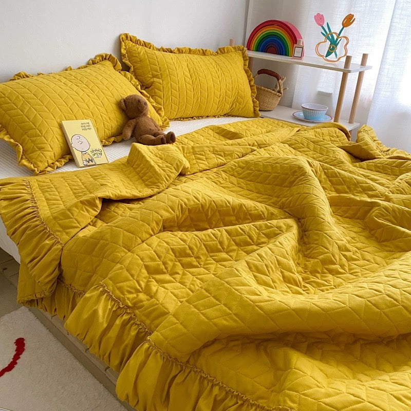 Cozy Ruffles Bedding Set