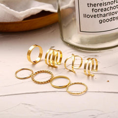 Pack of 8 Rings with Twist Details and Engraved Designs