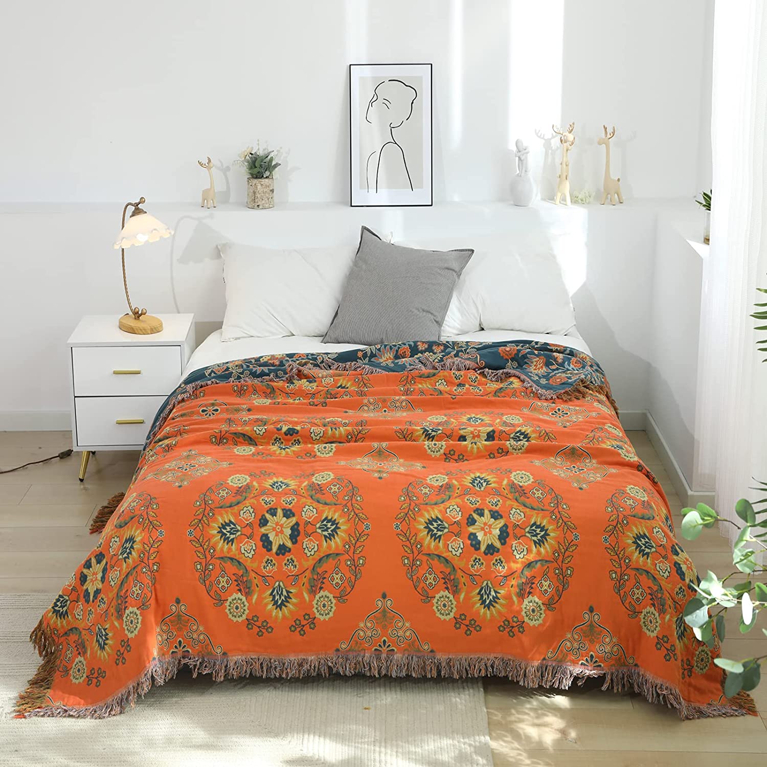 Marguerite Floral Tasseled Bedspread